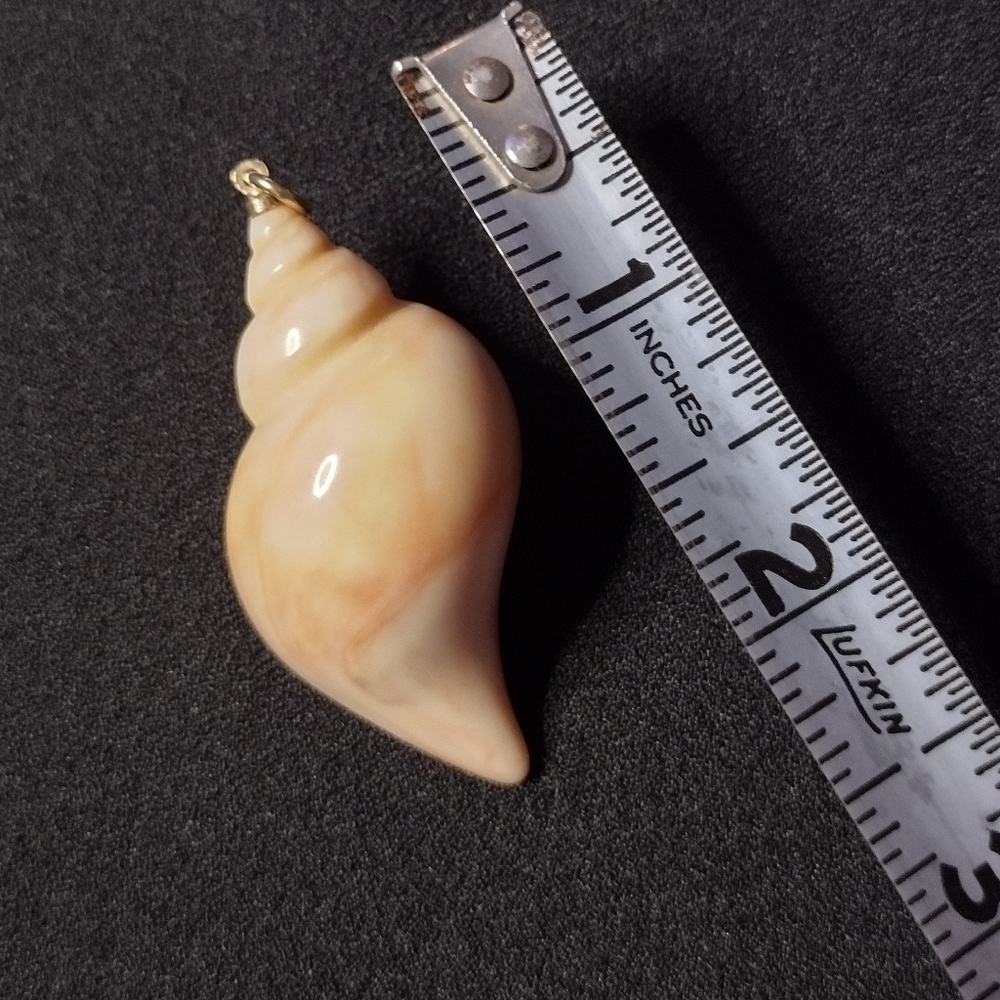 Cream Faux Shell Pendant - Picture 5 of 5